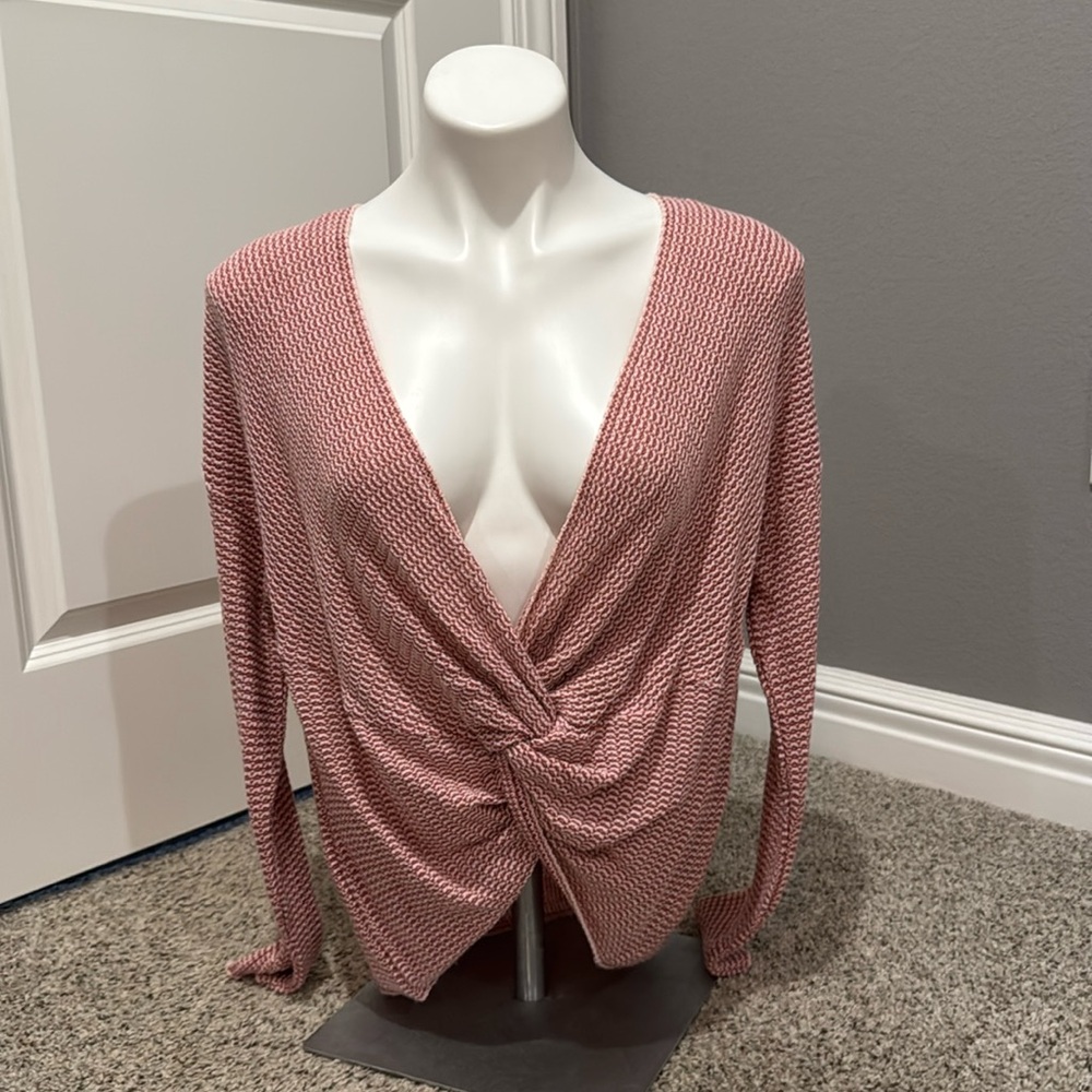 Twist front lightweight sweater size medium NWOT